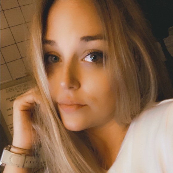 Meet your Posher, Emily - Picture 1 of 1